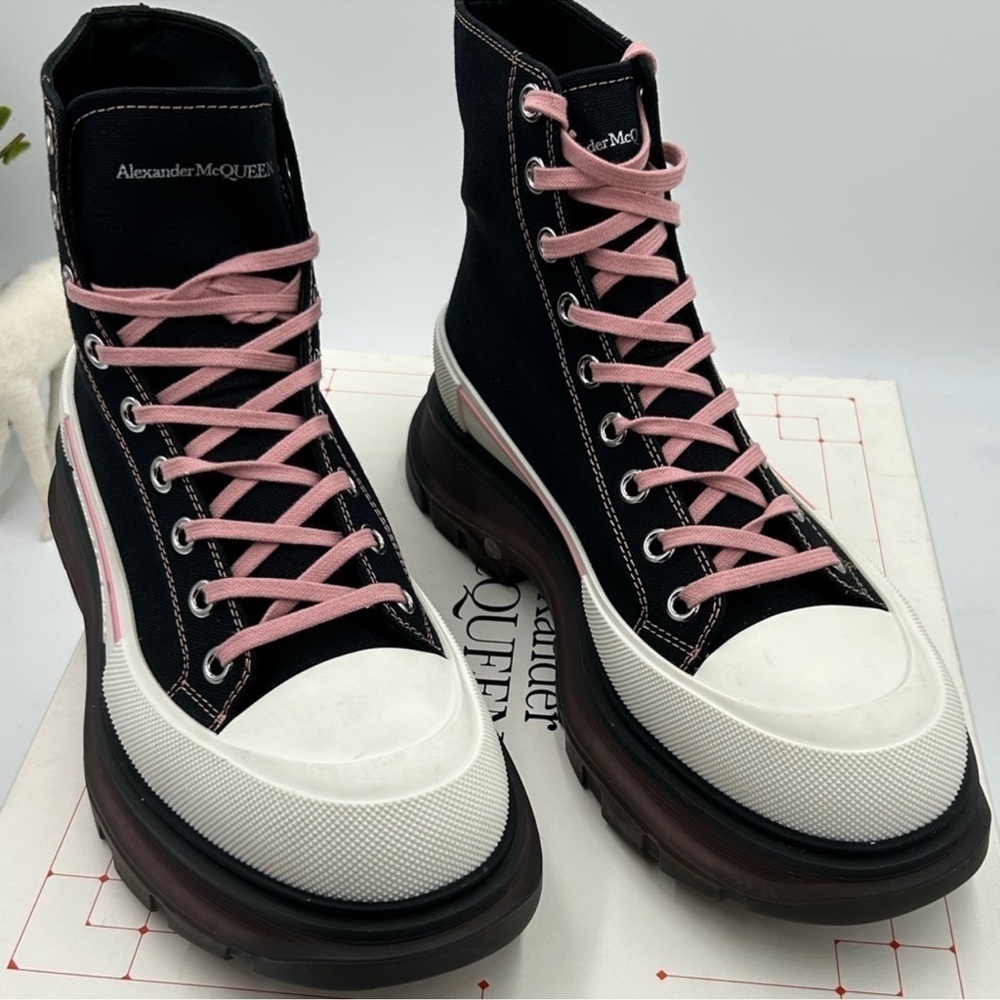 Men’s Alexander, McQueen tread slick boots size 44 made in Italy